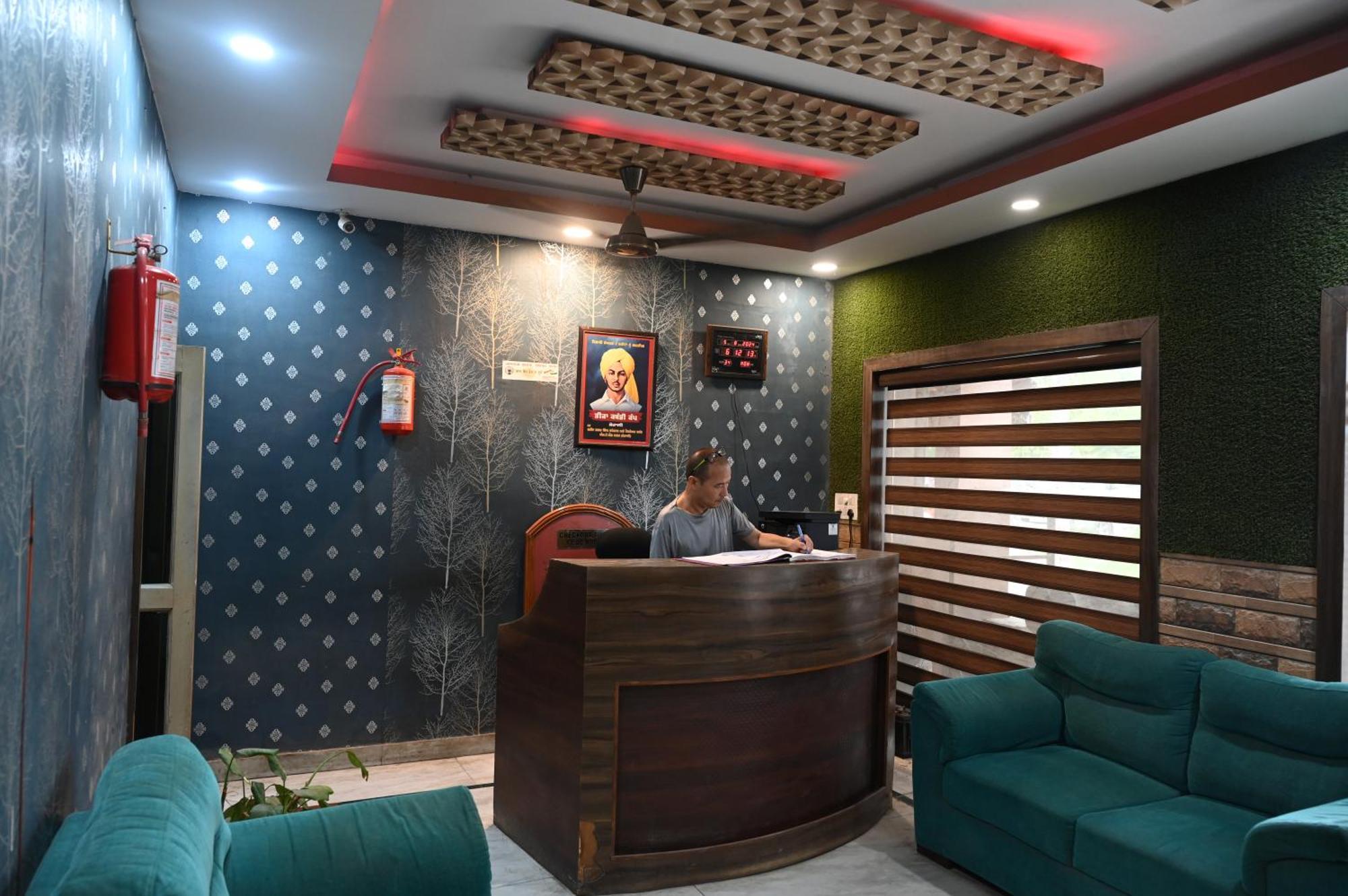 Hotel Sunrise Chandīgarh Exterior foto